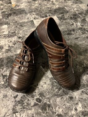 Clarks Men's Dark Brown Leather Slip-On Loafers with Lace Detail